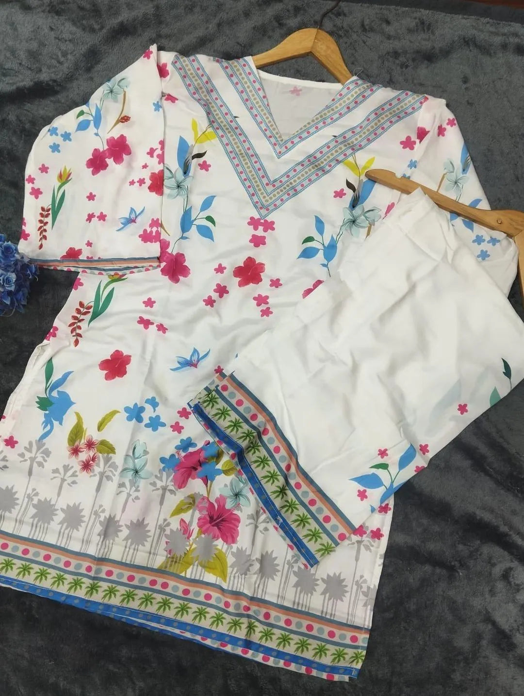 White Floral Swiss Lawn 2-Piece